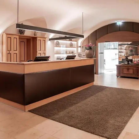 Gutshofhotel Winkler Braeu Hotel 4*