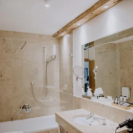Hotel Gutshofhotel Winkler Braeu 4*