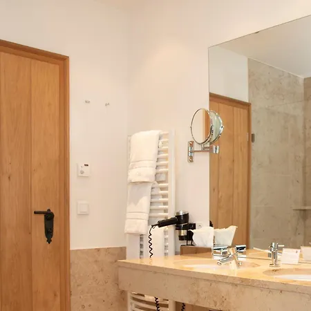 Gutshofhotel Winkler Braeu Hotel 4*
