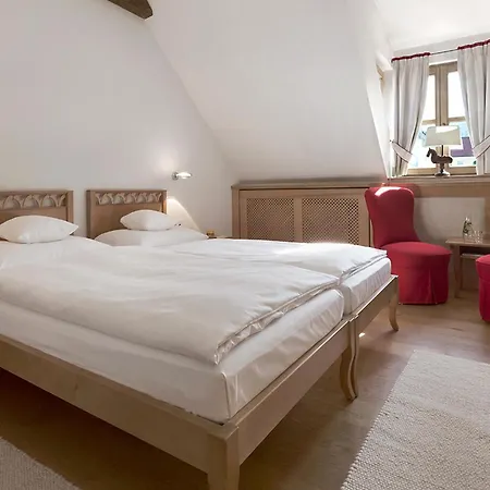 Gutshofhotel Winkler Braeu Hotel 4*