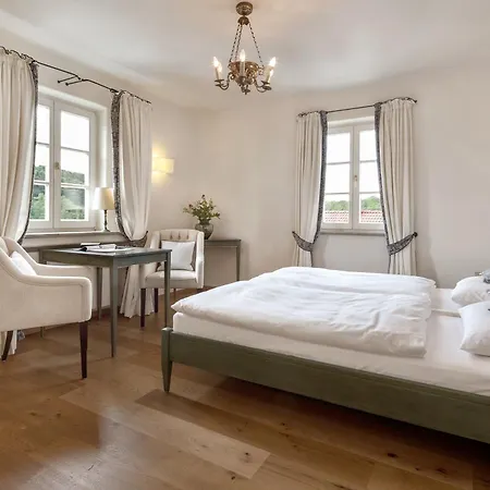 Gutshofhotel Winkler Braeu 4*