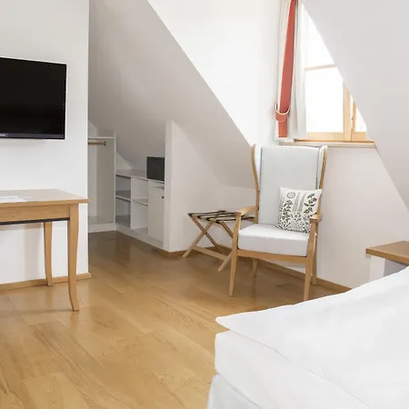 Gutshofhotel Winkler Braeu 4*